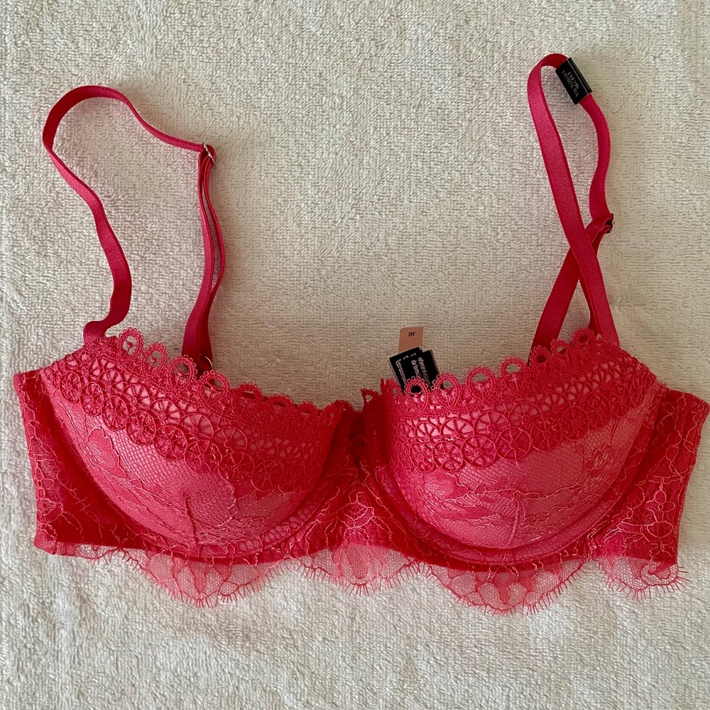 ***NEW*** Victorias Secret bra, Size 34B